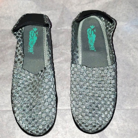 Serene Island Gray Woovie Style Slip On - Picture 1 of 3